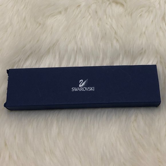 *BRAND NEW* Swarovski Minnie Mouse Rolo Link Toggle Bracelet with Charms - Picture 6 of 7